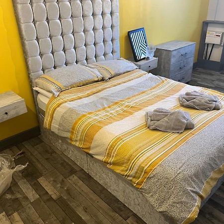 Town Center Large 2 Bedroom Apartment- Sleeps Up To 6 - Dogs Welcome - 2 Minutes From Train Station Blackpool Exteriér fotografie