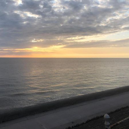 Town Center Large 2 Bedroom Apartment- Sleeps Up To 6 - Dogs Welcome - 2 Minutes From Train Station Blackpool Exteriér fotografie