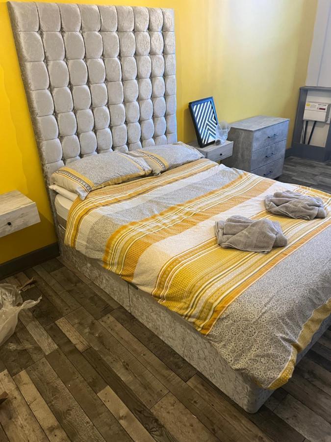 Town Center Large 2 Bedroom Apartment- Sleeps Up To 6 - Dogs Welcome - 2 Minutes From Train Station Blackpool Exteriér fotografie