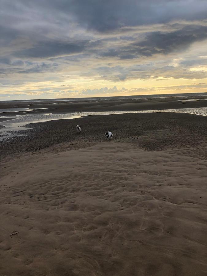 Town Center Large 2 Bedroom Apartment- Sleeps Up To 6 - Dogs Welcome - 2 Minutes From Train Station Blackpool Exteriér fotografie